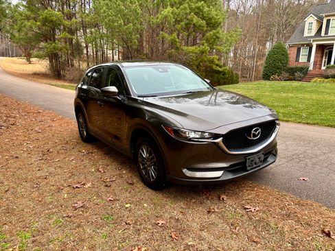 Used 2018 MAZDA CX-5 Touring image 2