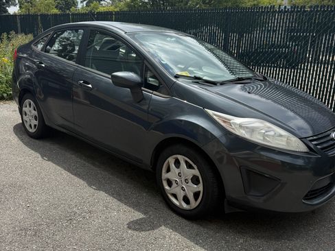 Used 2011 Ford Fiesta S FWD image 2