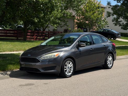 Used 2015 Ford Focus SE FWD image 1