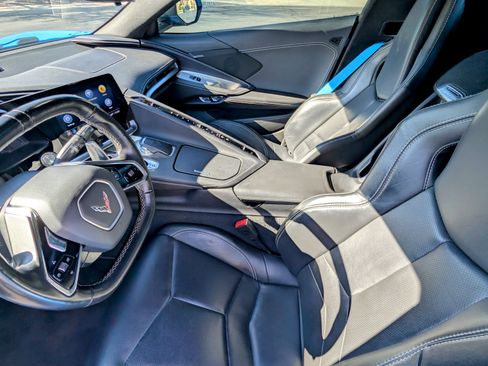 Used 2021 Chevrolet Corvette Stingray Convertible w/ Z51 Performance Package image 13