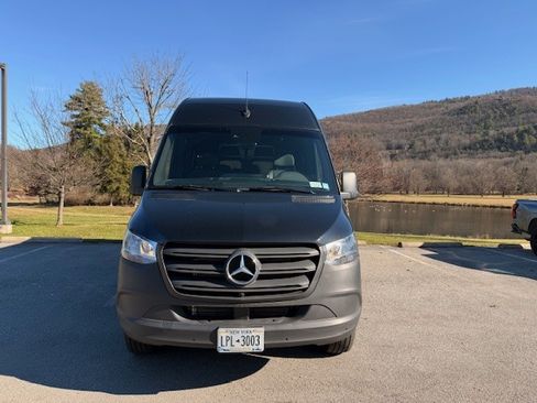 Used 2024 Mercedes-Benz Sprinter 2500 image 6