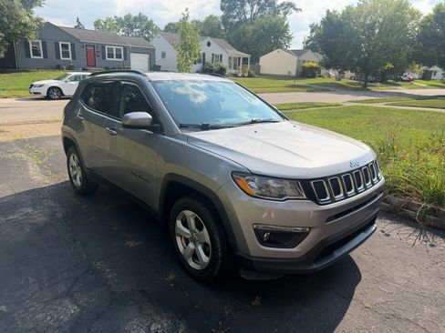 Used 2018 Jeep Compass Latitude w/ Cold Weather Group AWD/4WD image 6