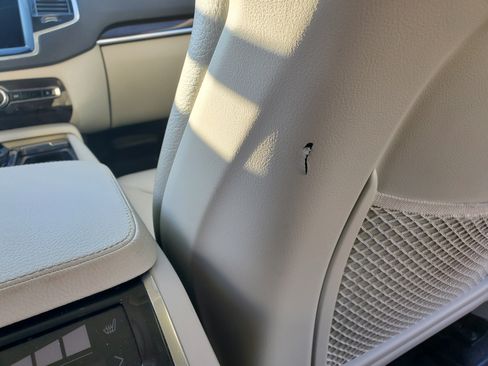 Used 2017 Volvo XC90 T5 Momentum w/ Vision Package image 18