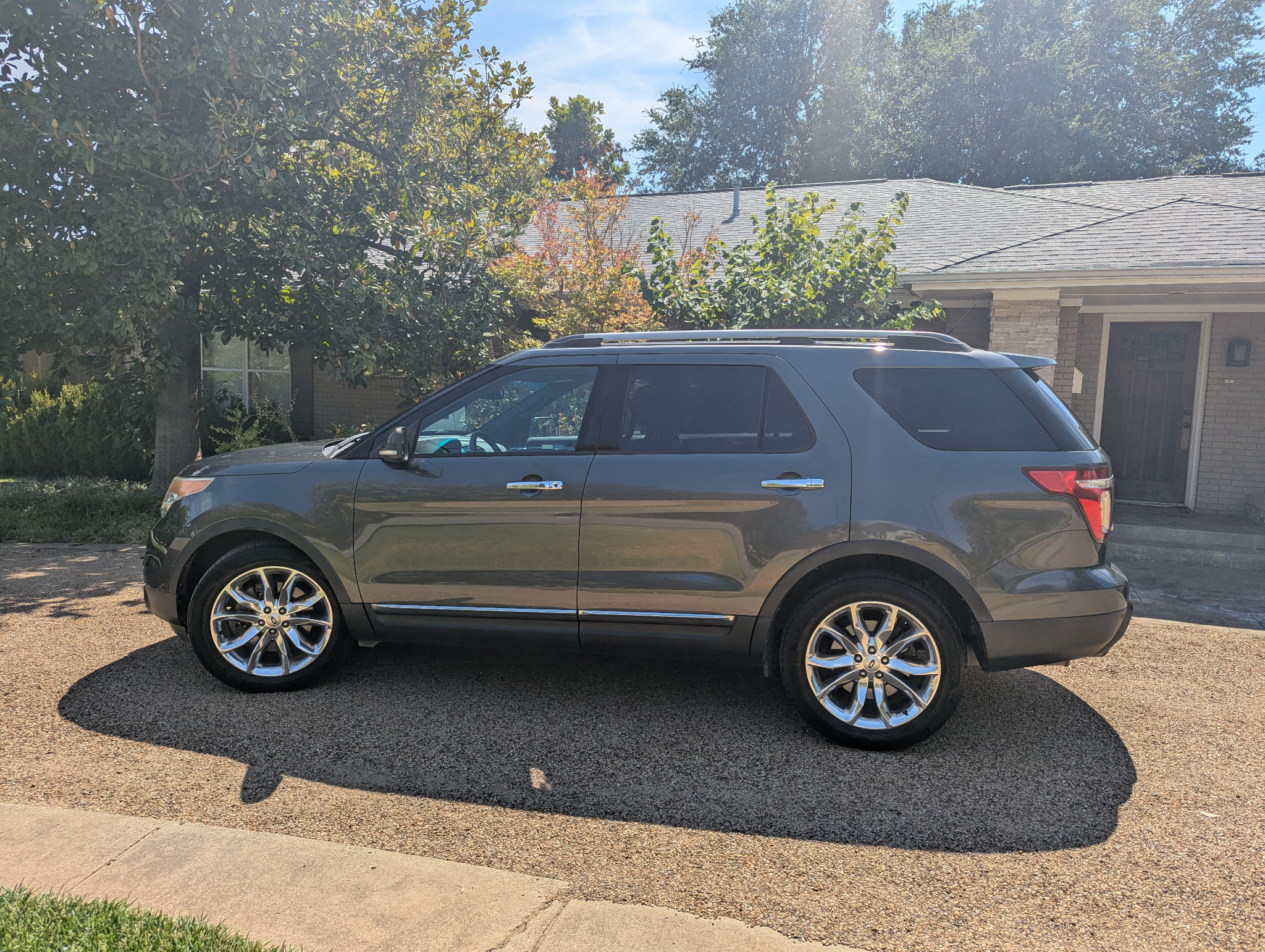 Used 2015 Ford Explorer Limited w/ Equipment Group 301A FWD image 12