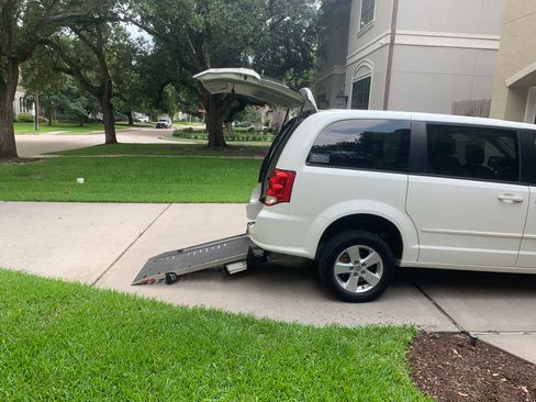 Used 2013 Dodge Grand Caravan SE image 16