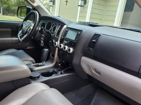 Used 2016 Toyota Sequoia SR5 image 5