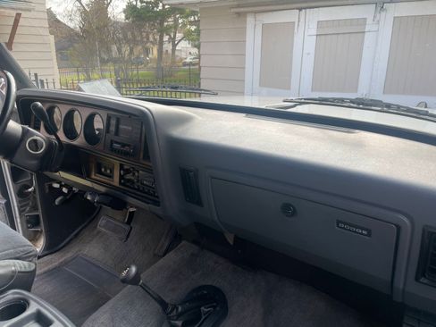 Used 1993 Dodge D/W Truck 250 image 31