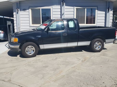 Used 2004 Ford F150 XLT image 2