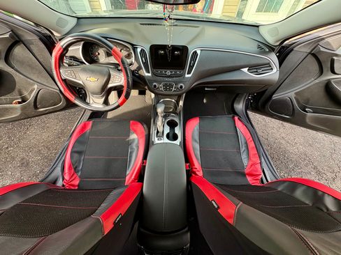 Used 2022 Chevrolet Malibu LT image 2