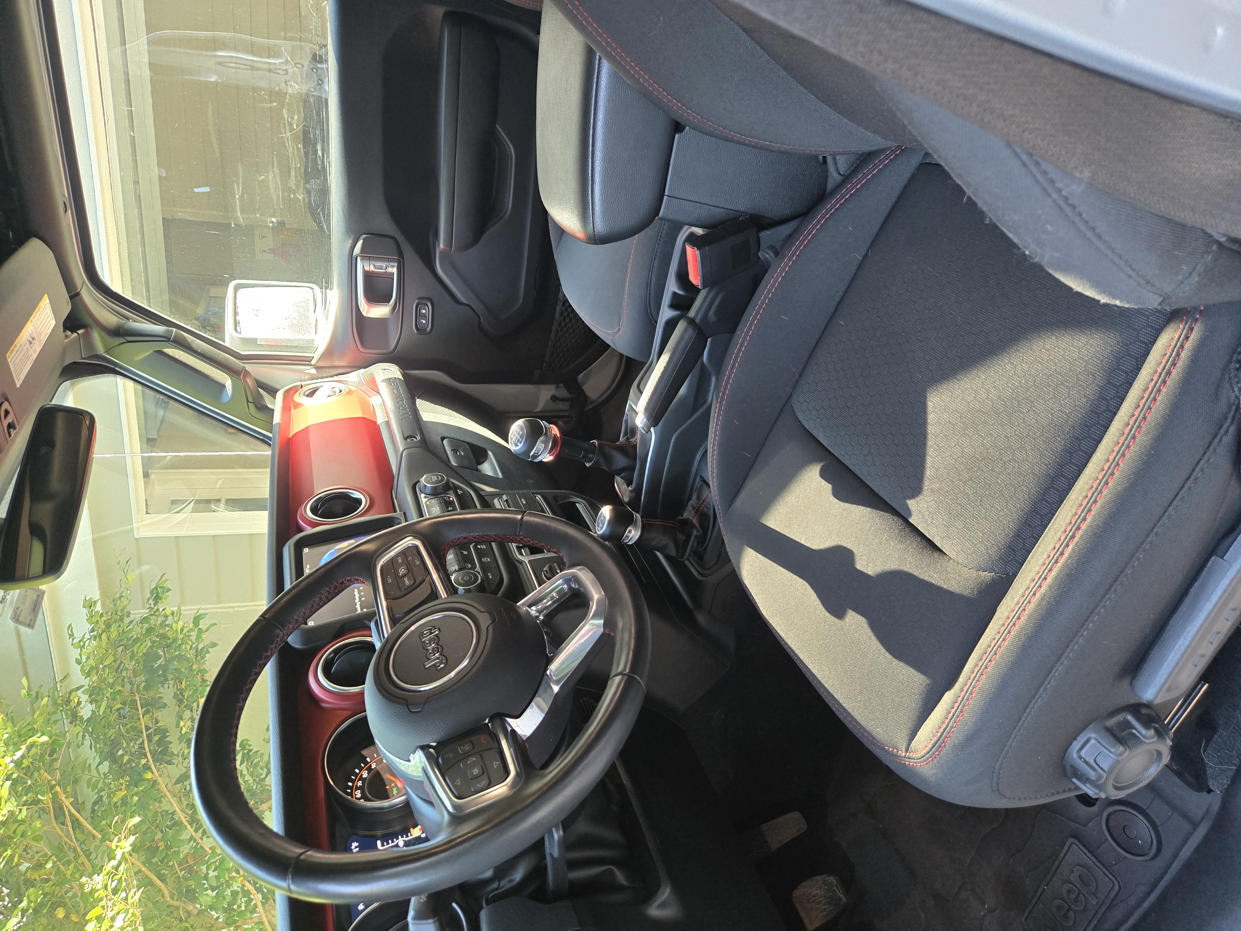 Used 2023 Jeep Wrangler Unlimited Rubicon w/ Cold Weather Group AWD/4WD image 19