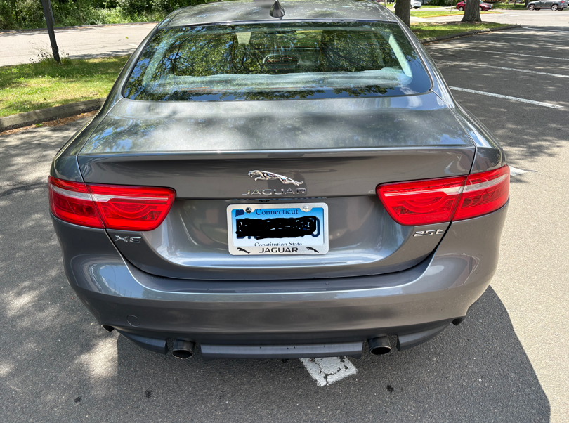 Used 2018 Jaguar XE Premium RWD image 6