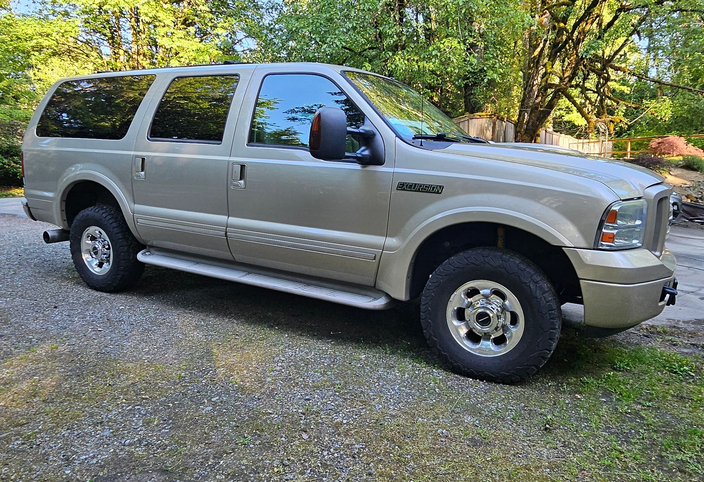 Used 2005 Ford Excursion Limited AWD/4WD image 1