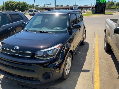 Used 2019 Kia Soul FWD image 1