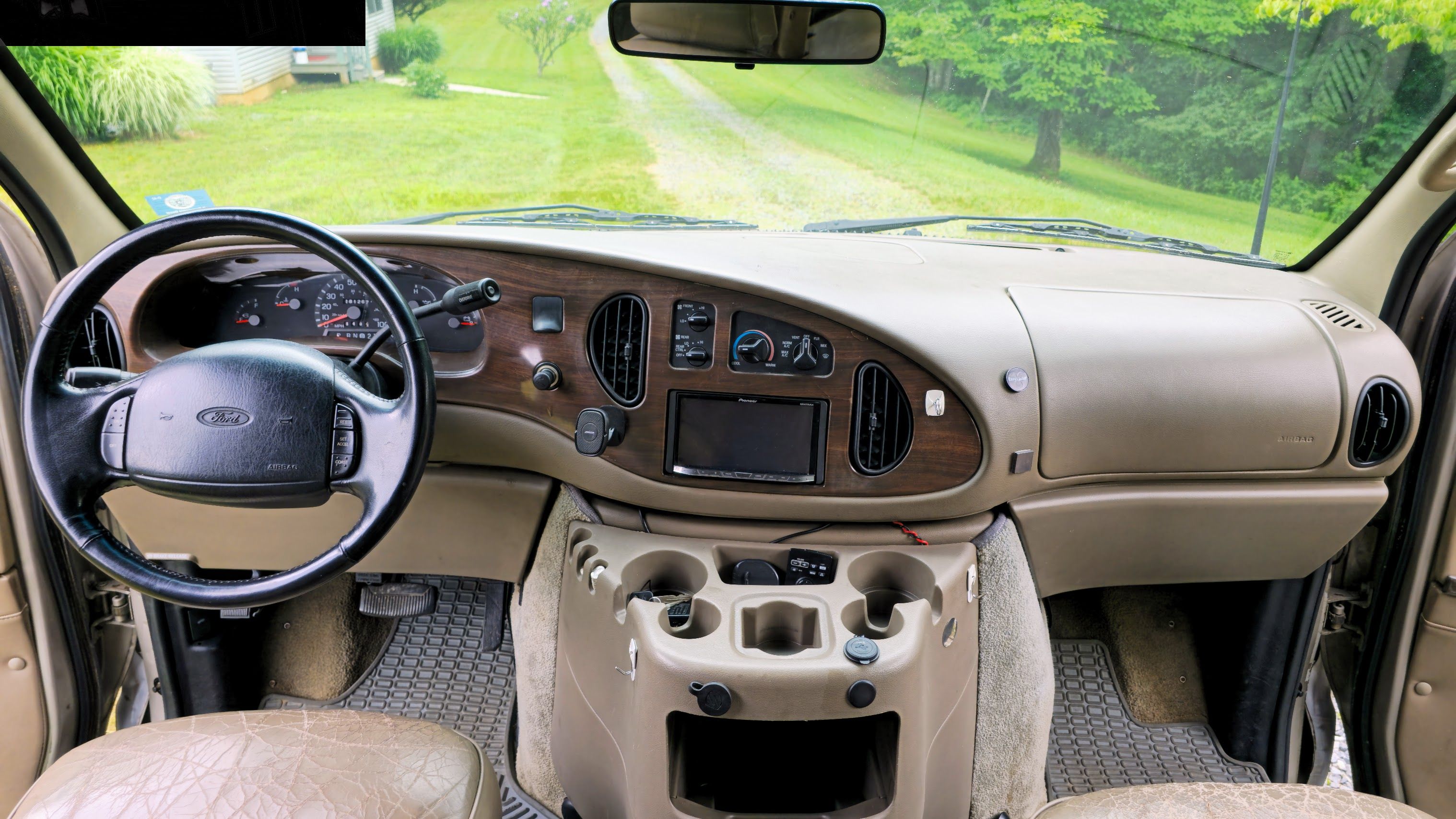 Used 2002 Ford E-150 and Econoline 150 RWD image 4