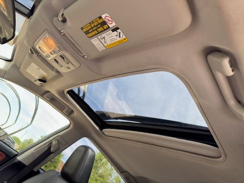 Used 2014 Toyota RAV4 Limited AWD/4WD image 6