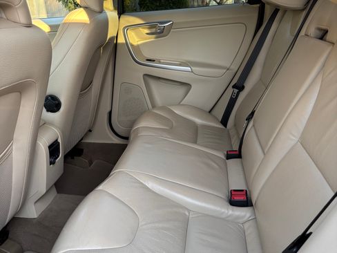 Used 2011 Volvo XC60 T6 image 12