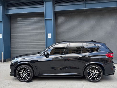 Used 2019 BMW X5 xDrive50i w/ M Sport Package image 11