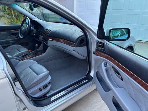 Used 2001 BMW 540i Sedan image 10