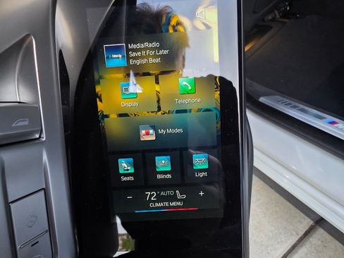 Used 2024 BMW i7 M70 w/ Premium Package image 10