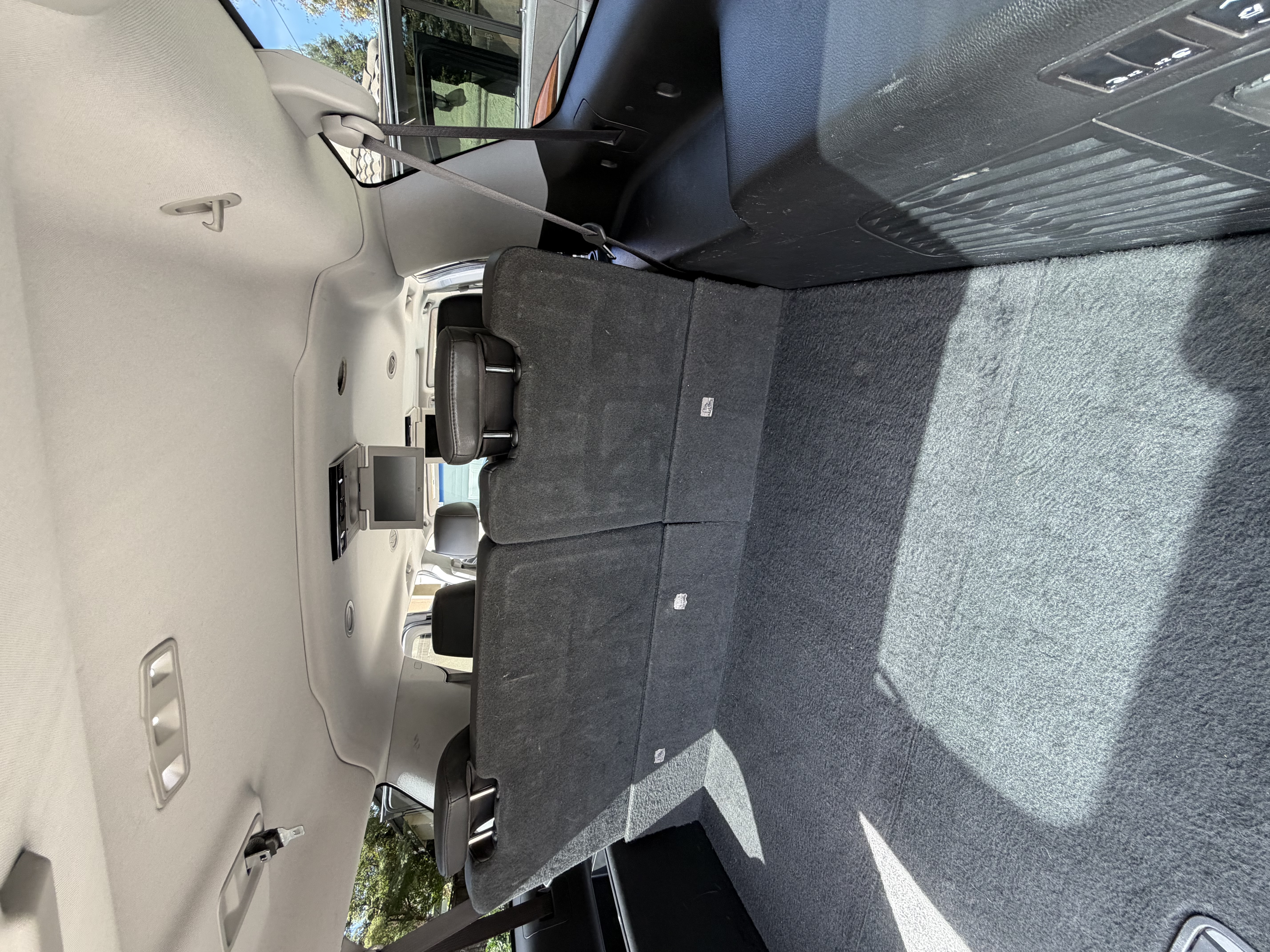 Used 2019 Cadillac Escalade ESV Premium Luxury AWD/4WD image 11