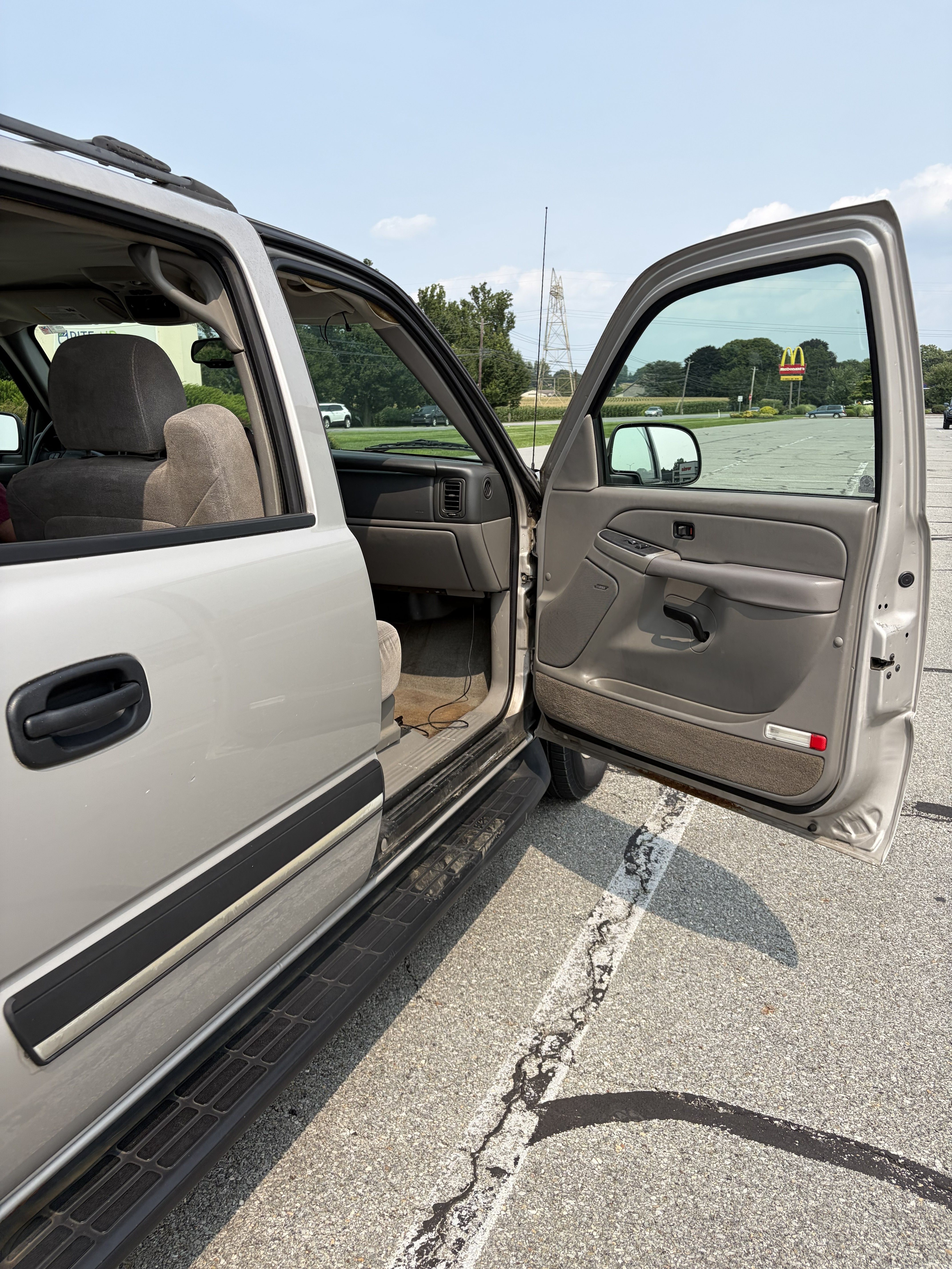 Used 2004 Chevrolet Suburban LS w/ Preferred Equipment Group AWD/4WD image 18
