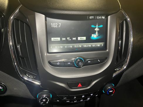 Used 2017 Chevrolet Cruze LT w/ Convenience Package image 13