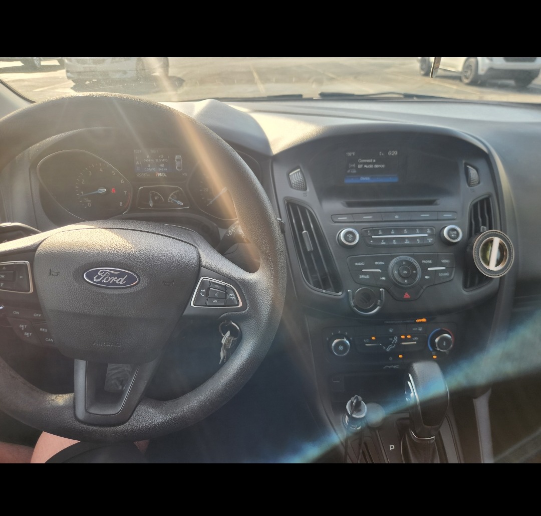 Used 2017 Ford Focus SE FWD image 11