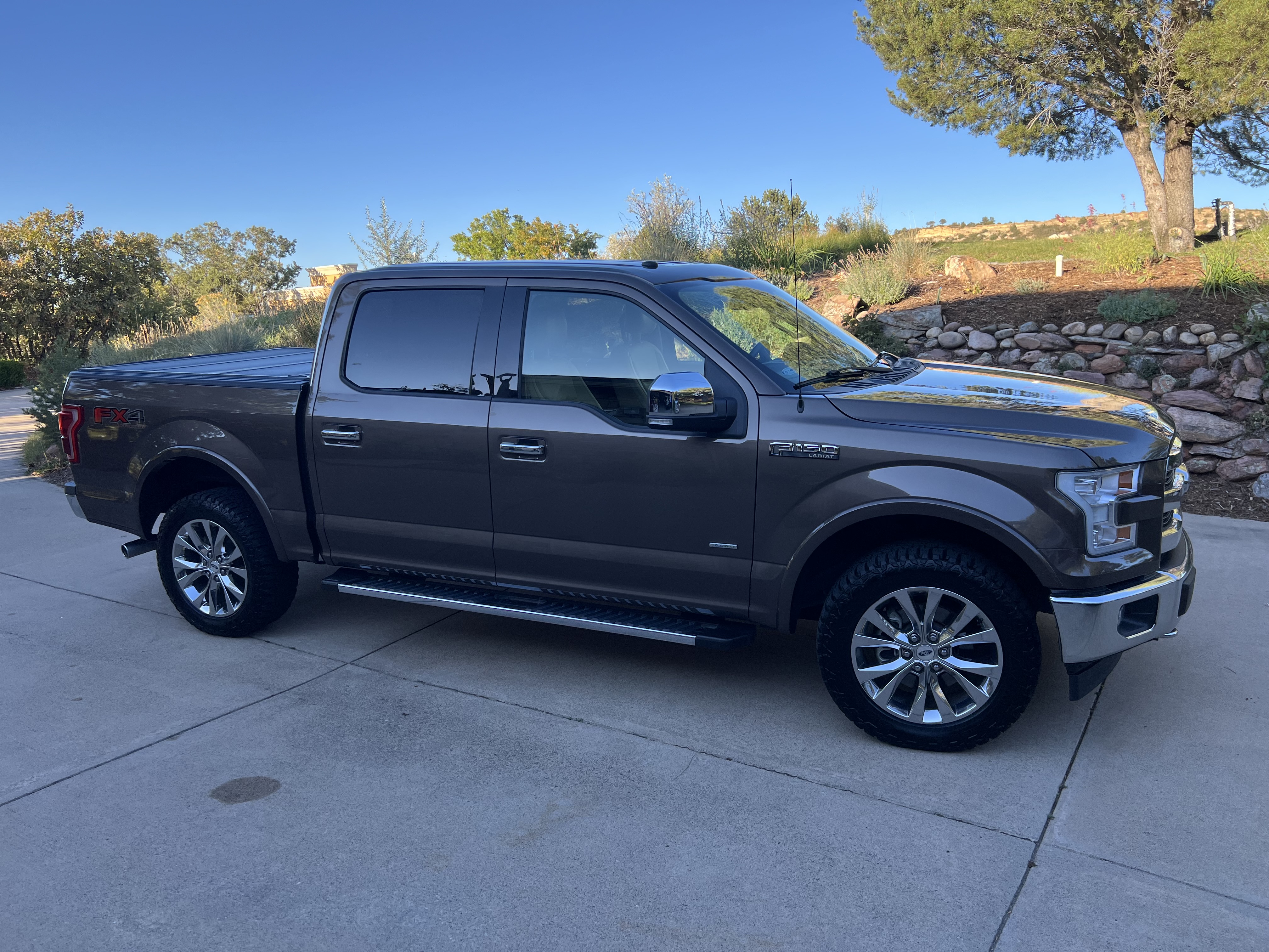 Used 2017 Ford F150 Lariat w/ Equipment Group 502A Luxury AWD/4WD image 12