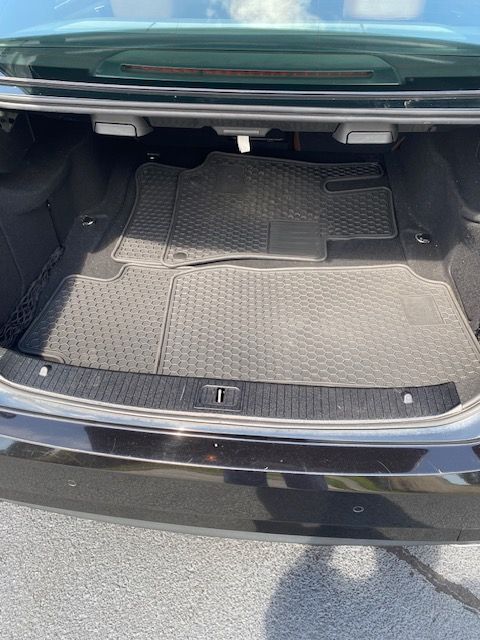 Used 2010 Mercedes-Benz E 550 4MATIC Sedan image 23