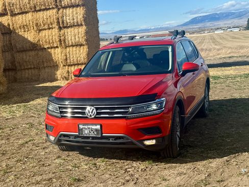 Used 2018 Volkswagen Tiguan SEL Premium image 2