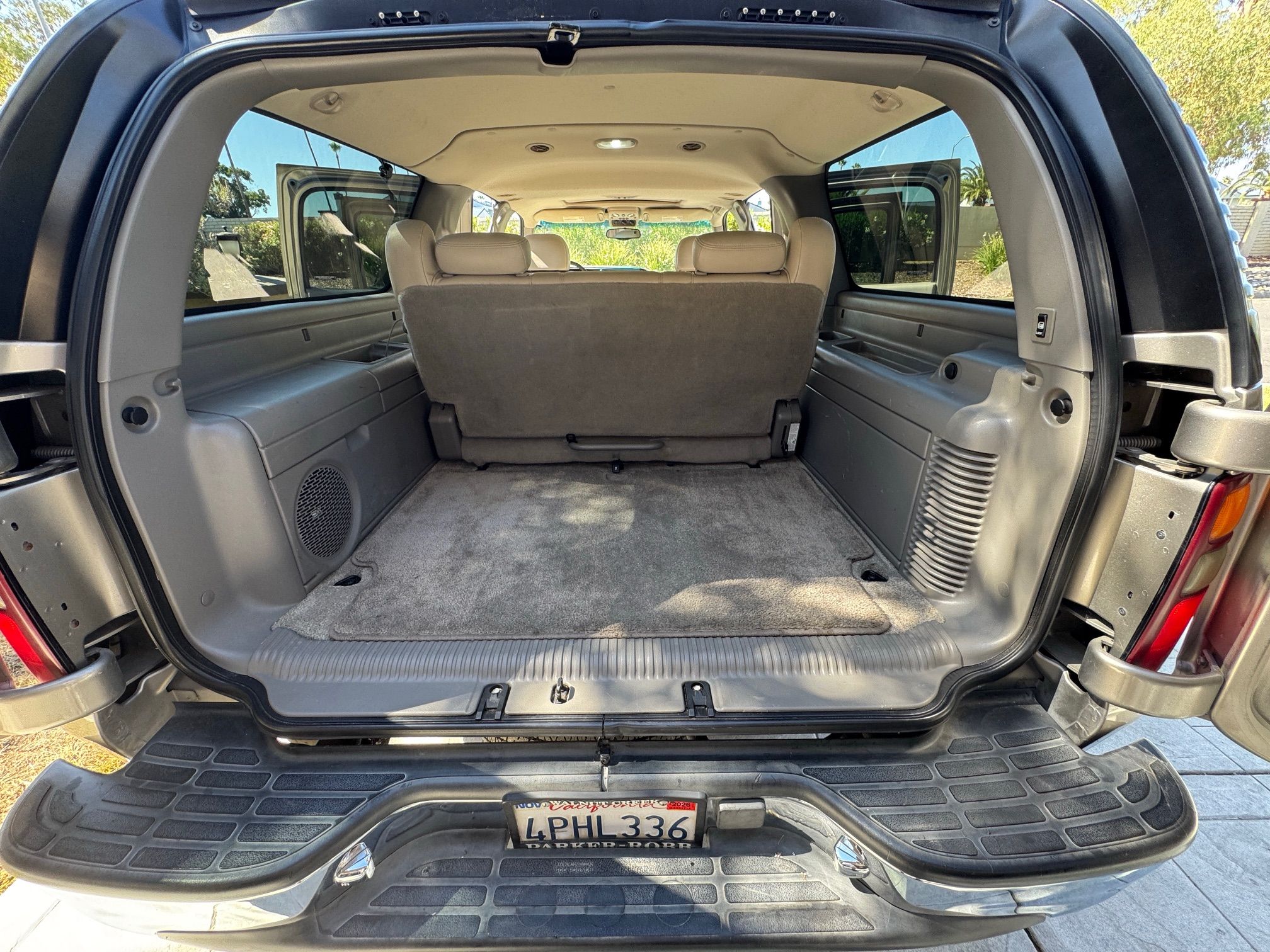 Used 2001 Chevrolet Suburban LT w/ LT Preferred Equipment Group AWD/4WD image 6