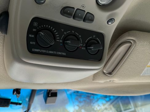 Used 2002 Chevrolet Tahoe LT RWD image 20