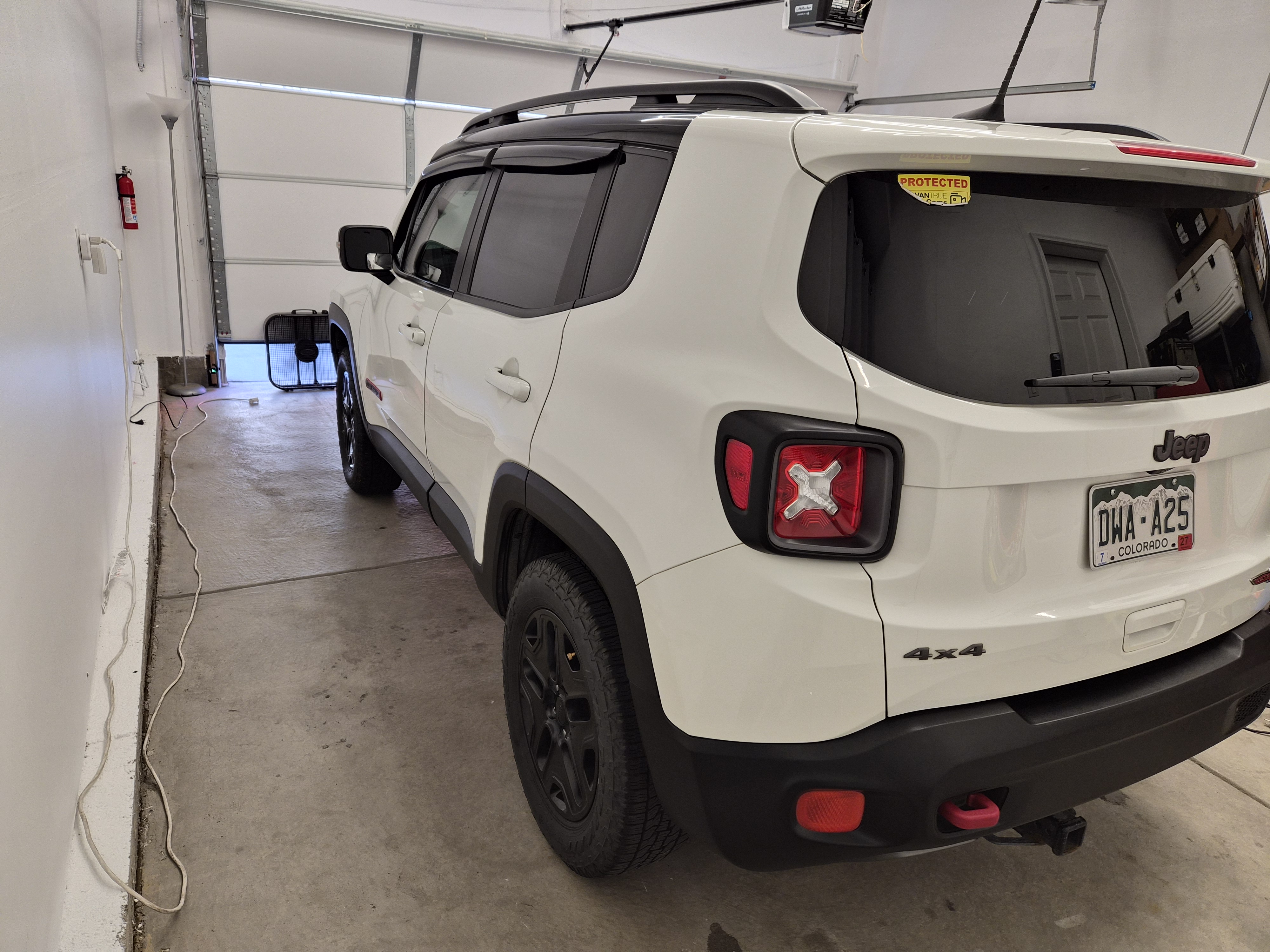 Used 2018 Jeep Renegade Trailhawk w/ UConnect 8.4 Nav Group AWD/4WD image 11