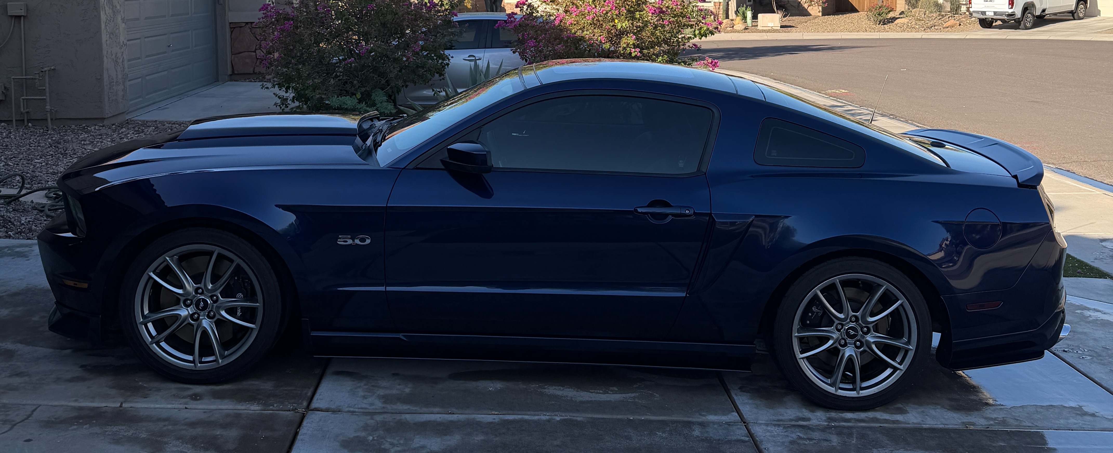 Used 2012 Ford Mustang GT Premium w/ Security Pkg RWD image 2