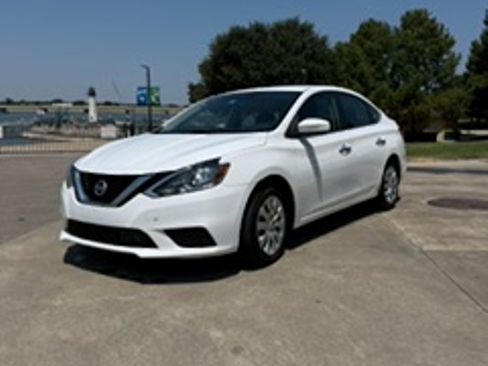 Used 2018 Nissan Sentra S FWD image 2