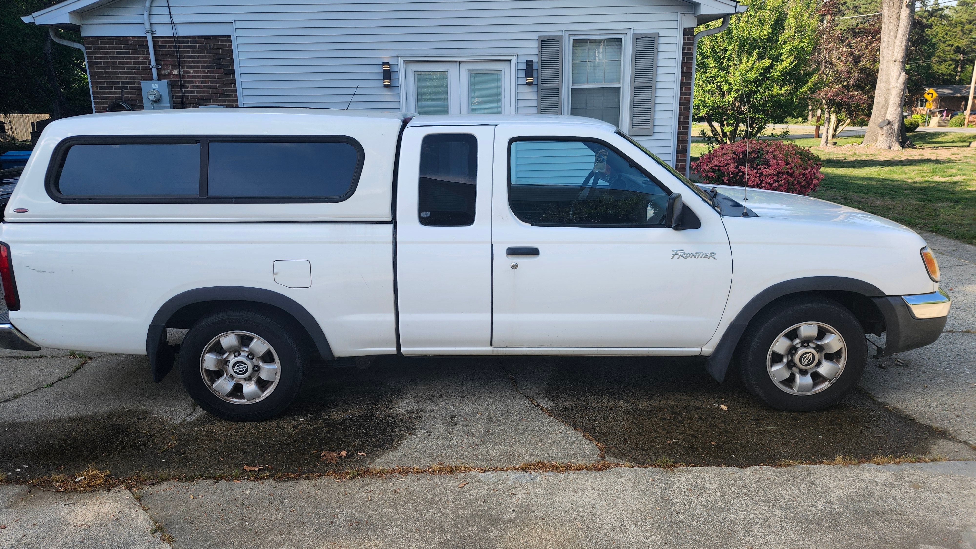 Used 2000 Nissan Frontier XE RWD image 4