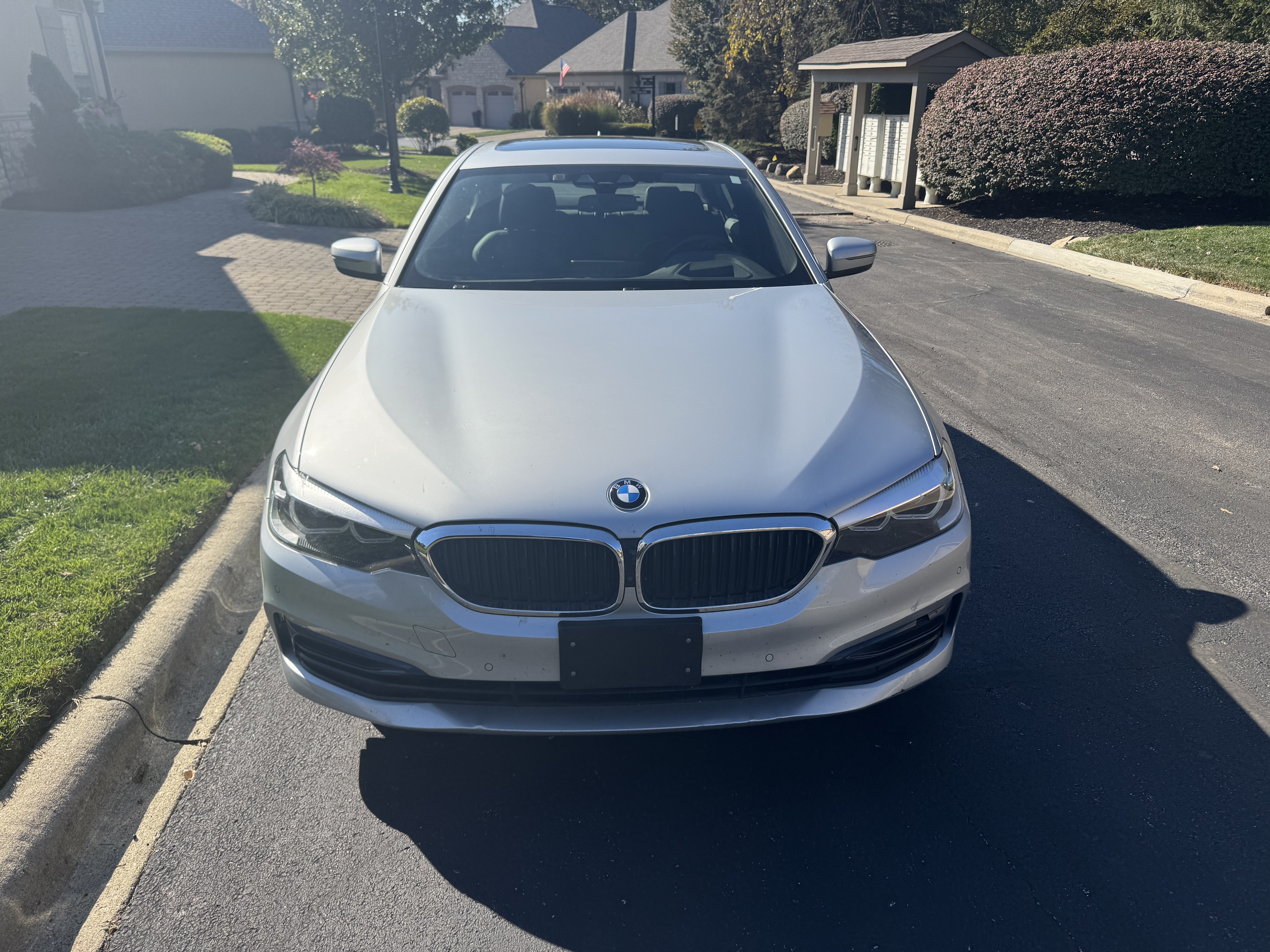 Used 2019 BMW 530i xDrive w/ Premium Package AWD/4WD image 4