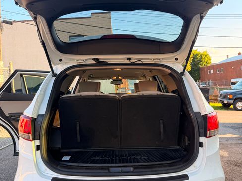 Used 2017 Hyundai Santa Fe SE FWD image 8