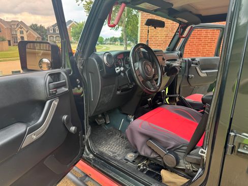 Used 2011 Jeep Wrangler Unlimited Sport w/ Connectivity Group image 6