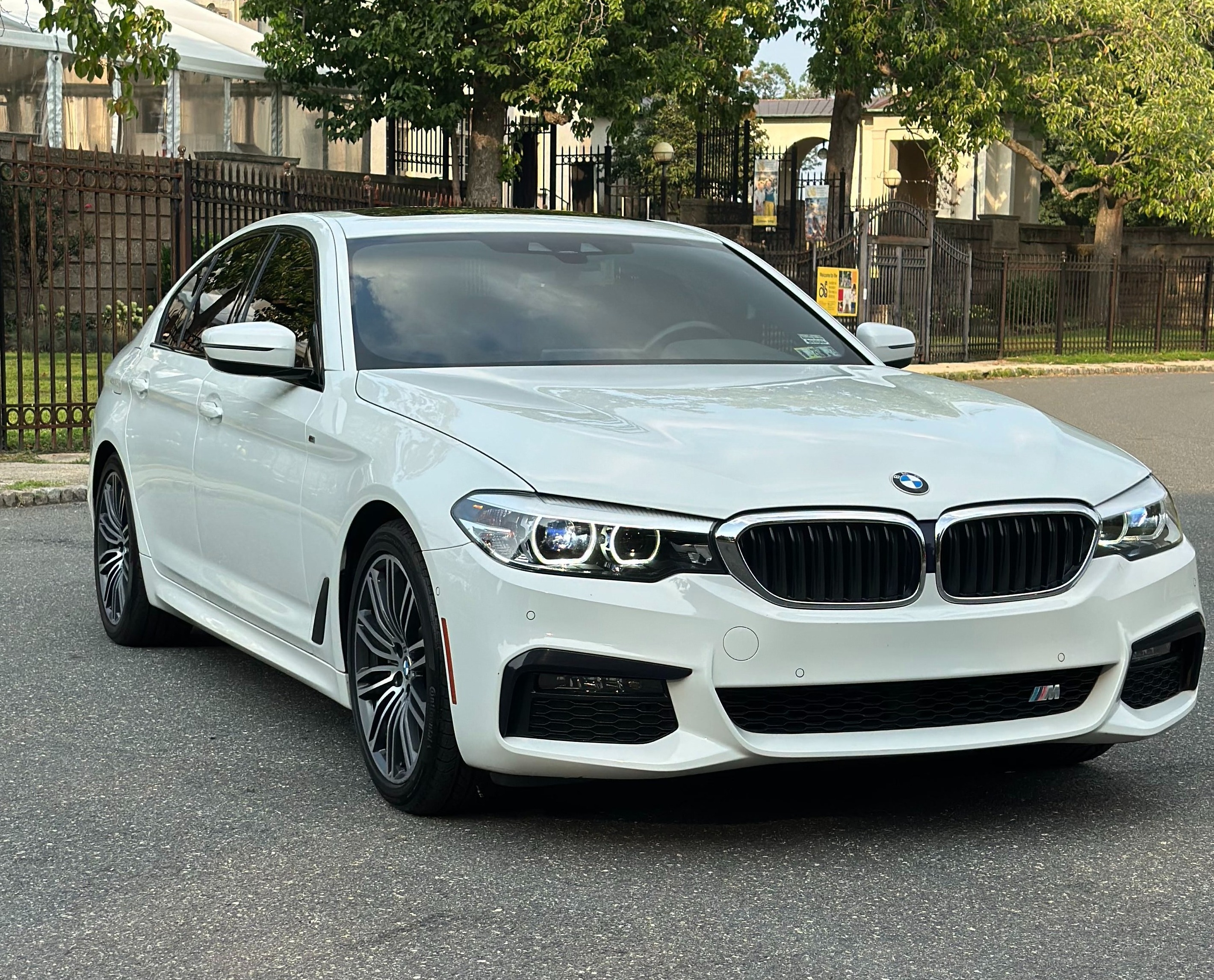 Used 2019 BMW 530i xDrive AWD/4WD image 4