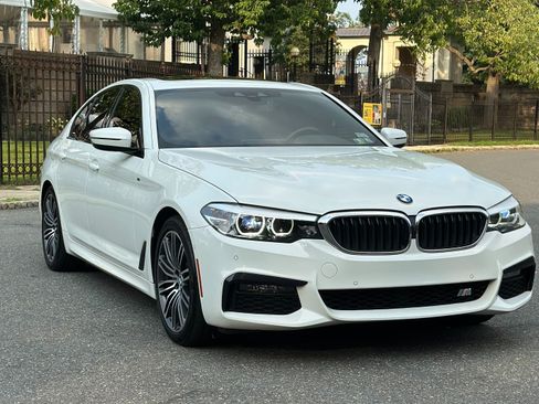Used 2019 BMW 530i xDrive AWD/4WD image 1