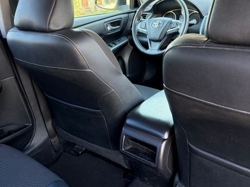 Used 2016 Toyota Camry SE image 10