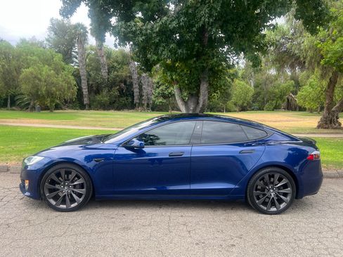 Used 2018 Tesla Model S 100D AWD/4WD image 2