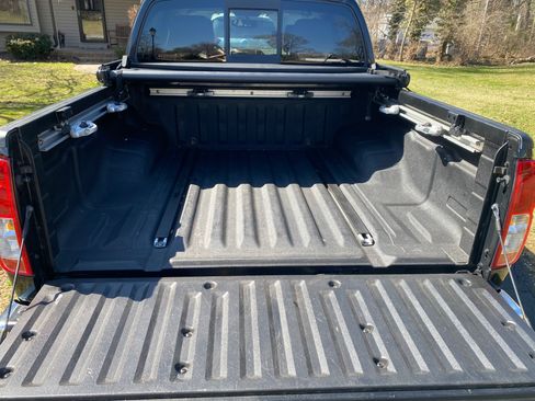 Used 2014 Nissan Frontier SL w/ SL Moonroof Package AWD/4WD image 10