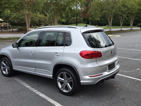 Used 2017 Volkswagen Tiguan Sport image 6