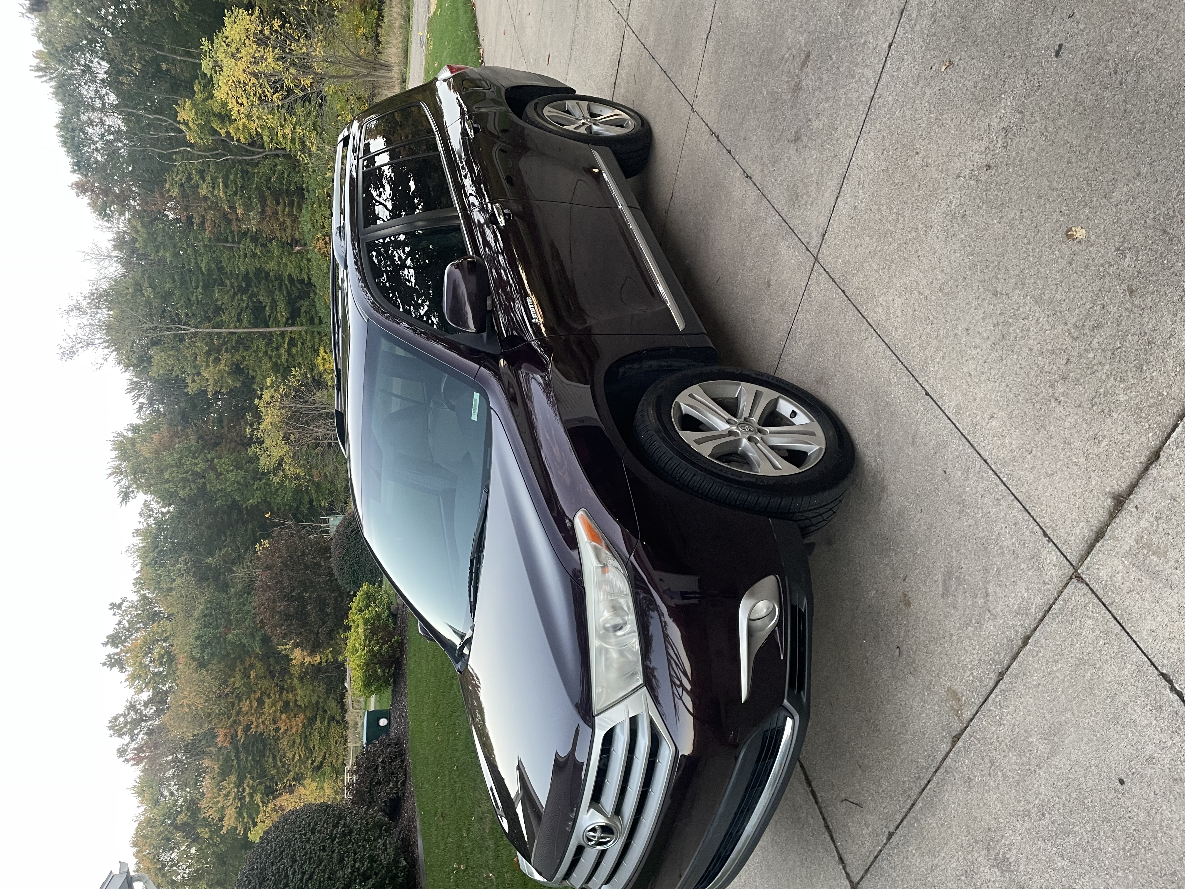 Used 2011 Toyota Highlander Limited w/ Tow Pkg AWD/4WD image 2