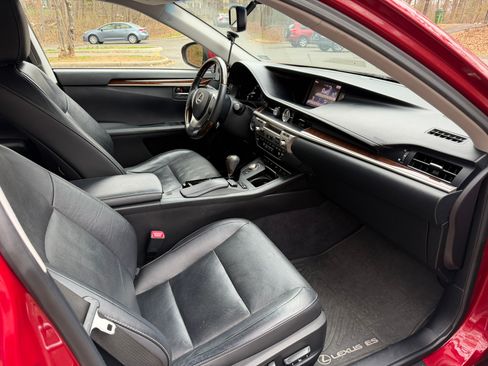 Used 2014 Lexus ES 350 w/ Luxury Package FWD image 11