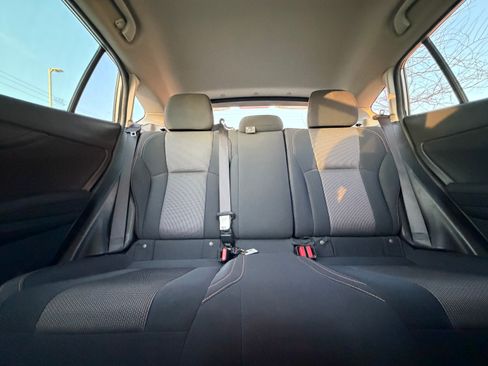 Used 2018 Subaru Crosstrek 2.0i Premium w/ Eyesight System image 19