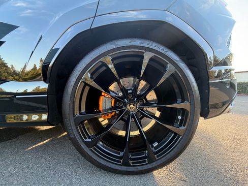 Used 2020 Lamborghini Urus AWD/4WD image 12