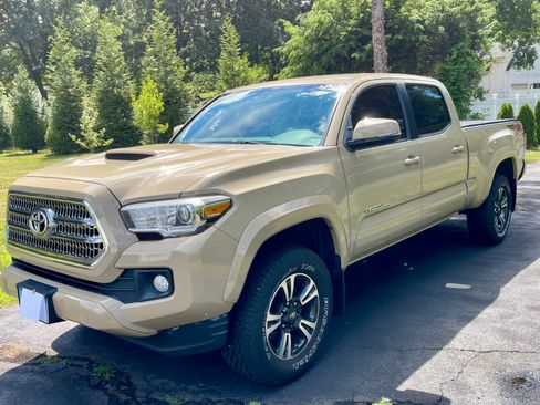 Used 2016 Toyota Tacoma TRD Sport w/ Premium & Technology Package AWD/4WD image 1